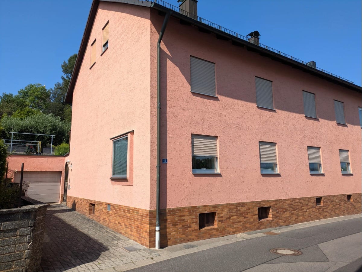 Viel Platz im Haus gesucht ?  Gefunden ! - Titelbild in Amberg