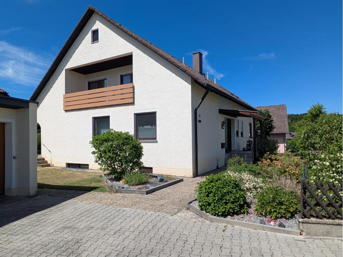 Ideal für große Familien oder als Generationenhaus – viel Platz und flexible Nutzungsmöglichkeiten. - Galerie 1