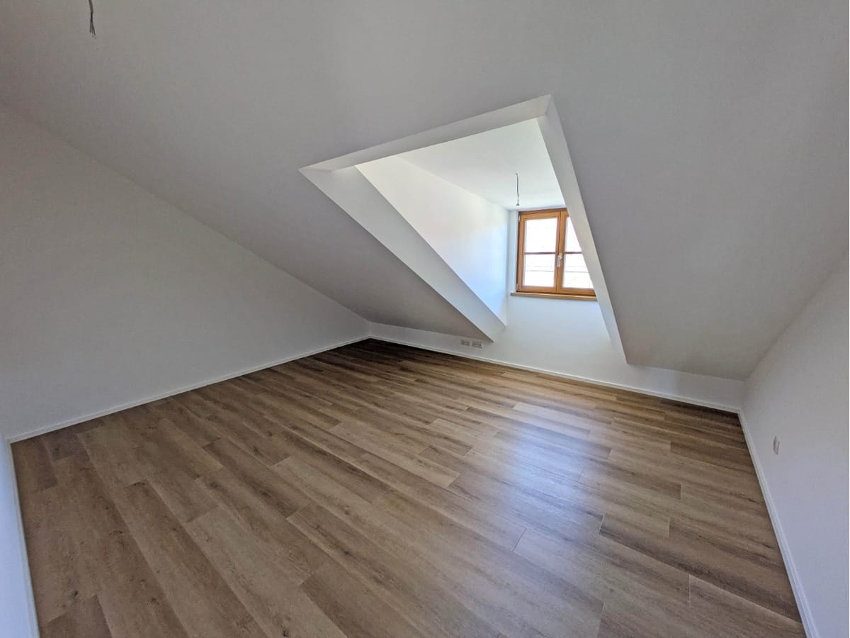 Erstbezug nach Sanierung: gemütliche Dachgeschosswohnung - Galerie 4