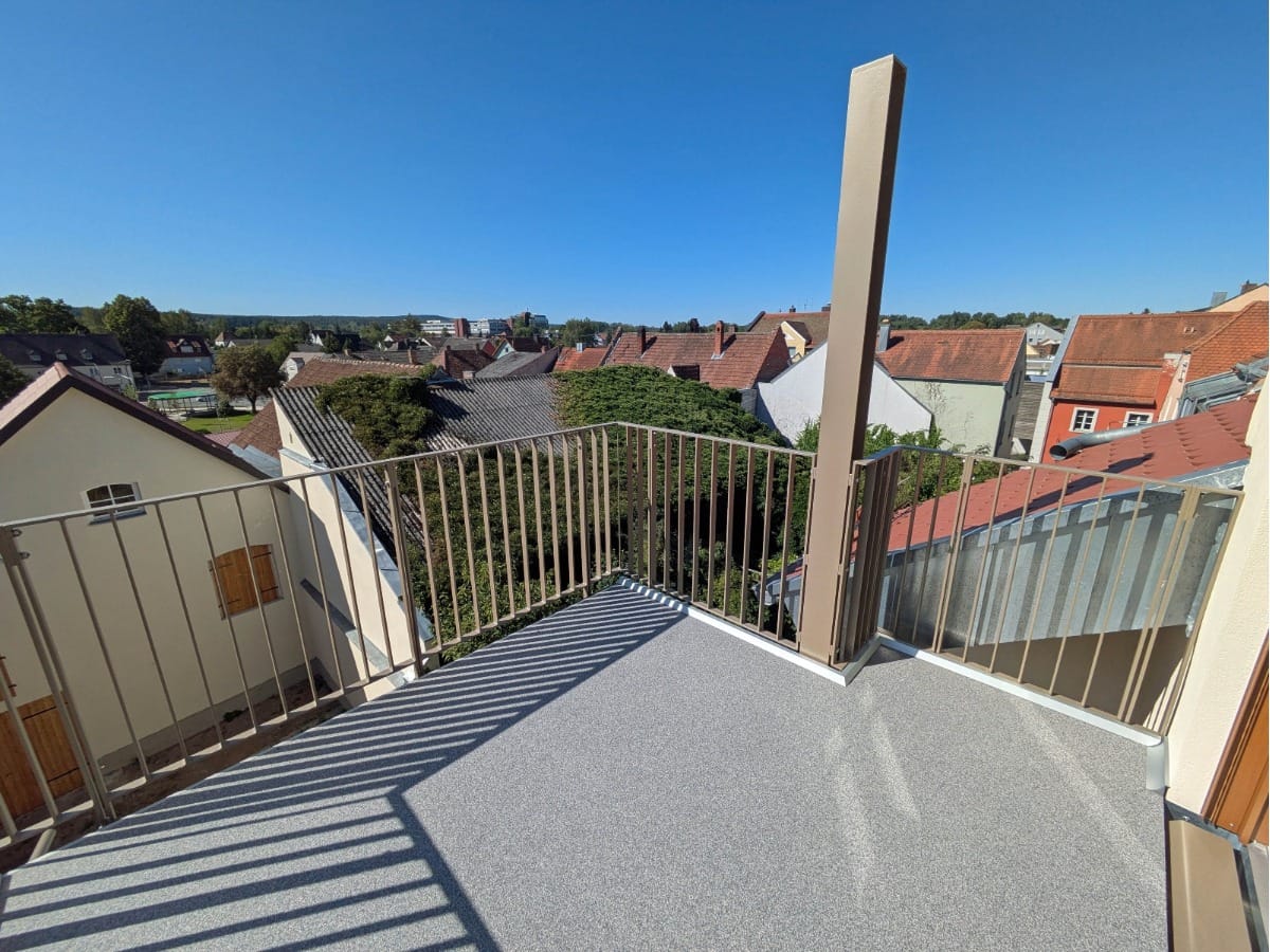 Erstbezug nach Sanierung: gemütliche Dachgeschosswohnung - Titelbild in Hirschau