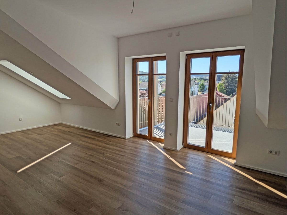 Erstbezug nach Sanierung: gemütliche Dachgeschosswohnung - Galerie 2