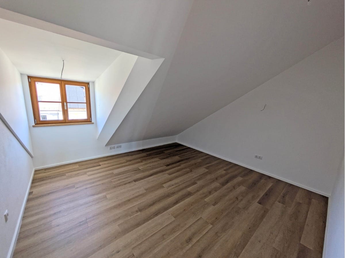 Erstbezug nach Sanierung: gemütliche Dachgeschosswohnung - Galerie 6